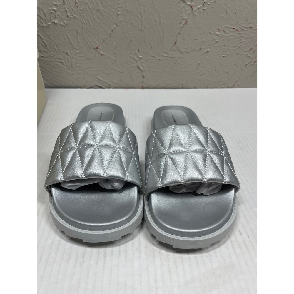 14TH & Union Tallin‎ Women's Slide Sandal in silver Size 7